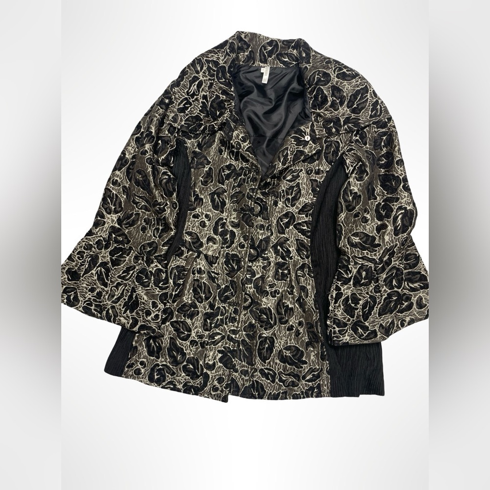 Lindi women’s dress‎ jacket size medium. You can dress this jacket up or down.